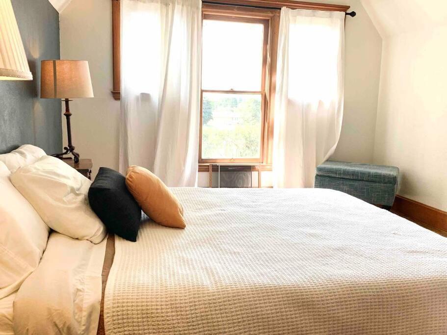 Victorian Guest Getaway-20Mins To Glacier National Park-10Mins To Airport! 哥伦比亚瀑布 外观 照片